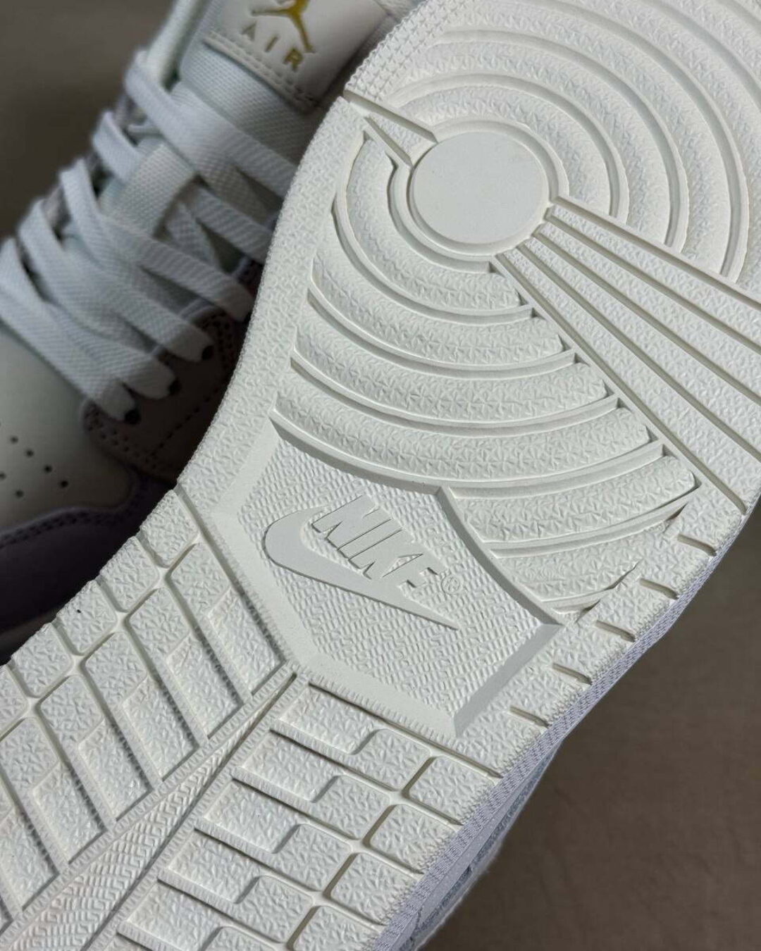 Кеды Nike Air Jordan 1 Low Paris — изображение 7