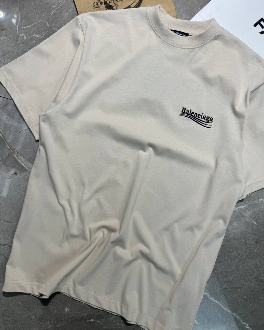 Футболка Balenciaga — изображение 5
