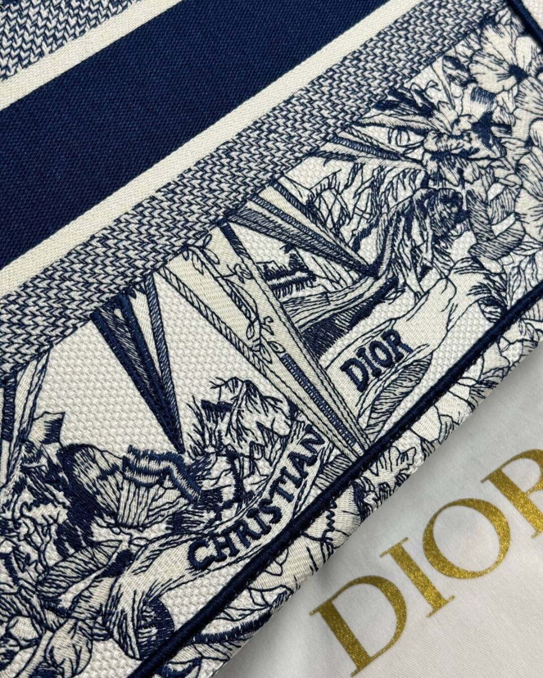 Сумка Dior Book Tote Medium — изображение 8