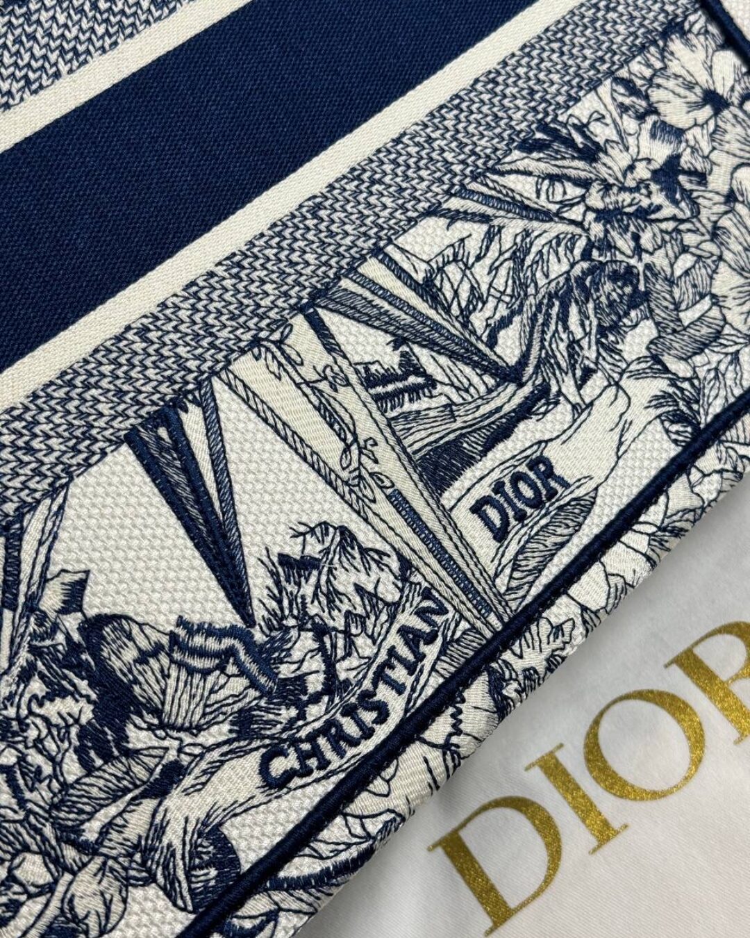 Сумка Dior Book Tote Medium — изображение 8