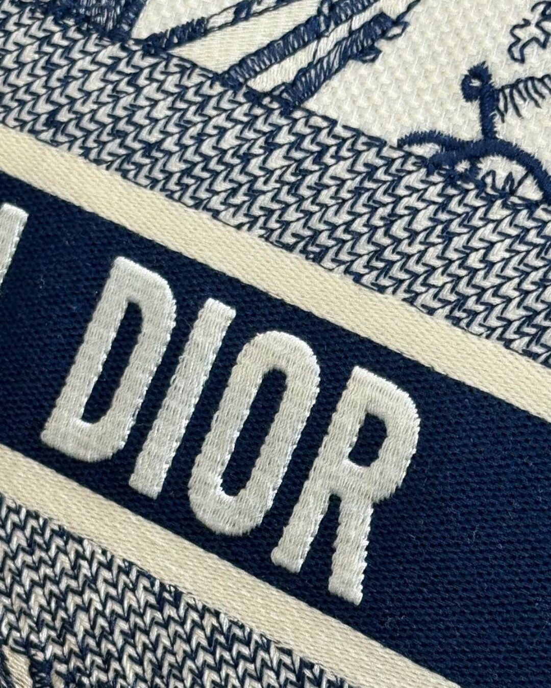 Сумка Dior Book Tote Medium — изображение 10