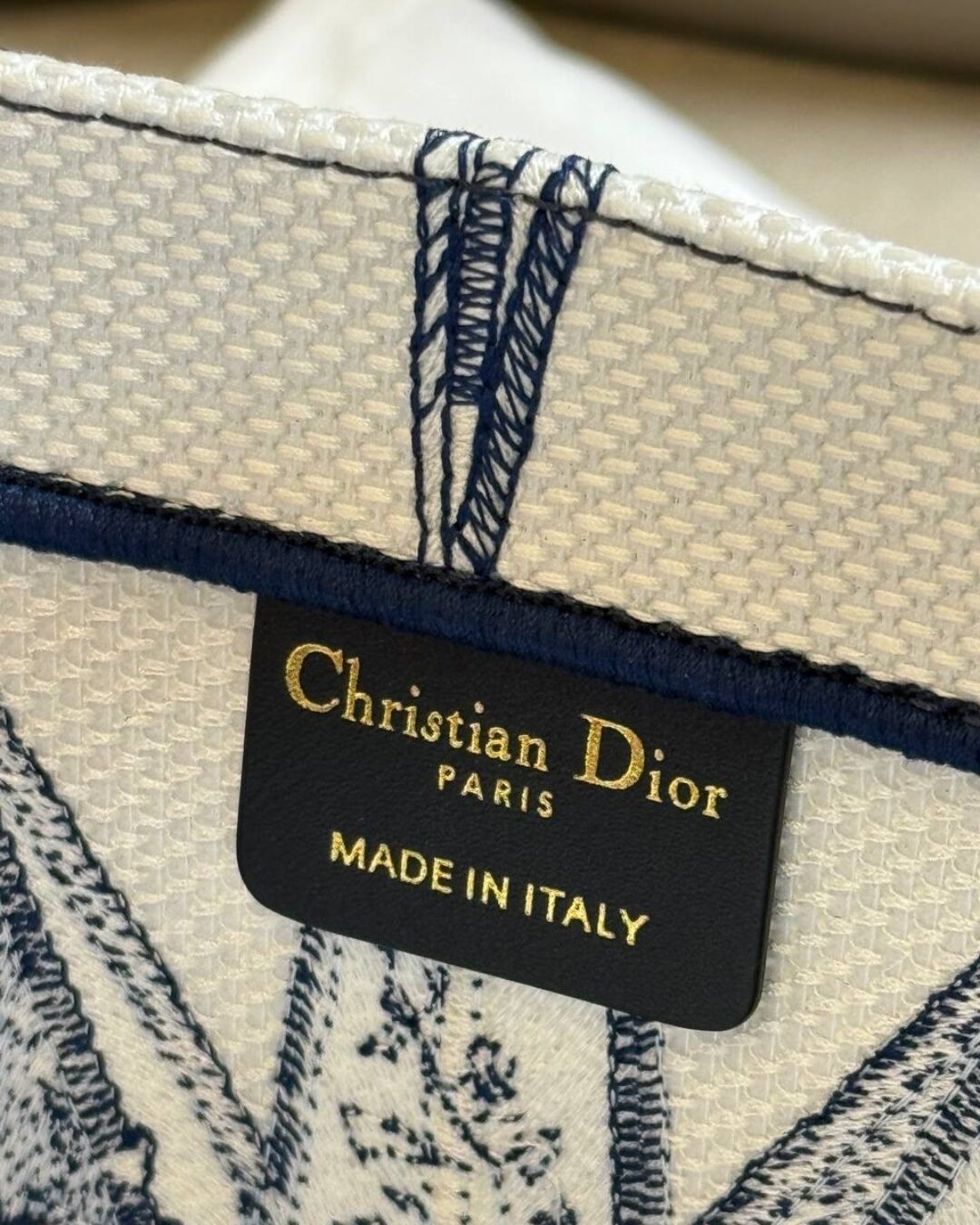 Сумка Dior Book Tote Medium — изображение 9