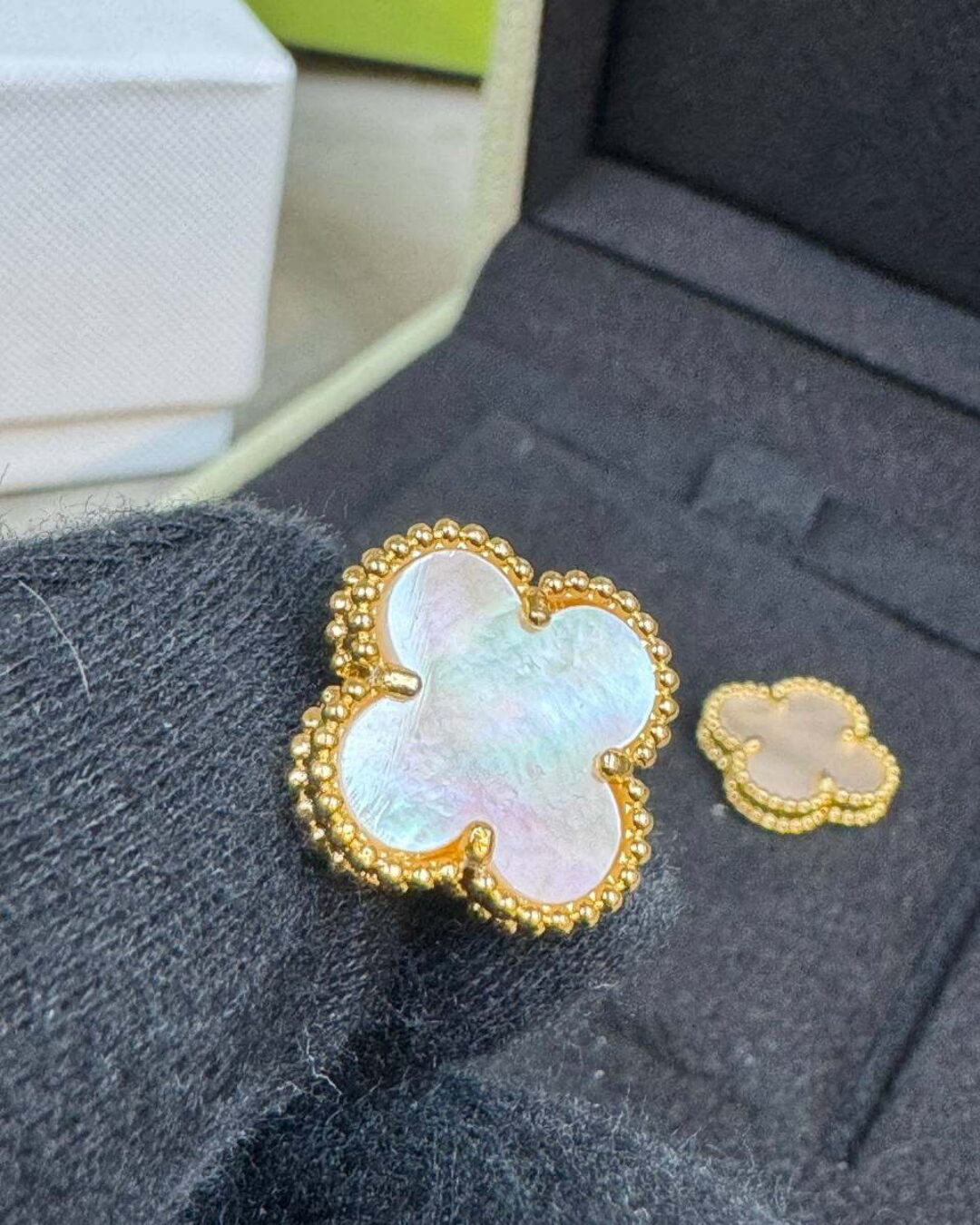 Серьги Van Cleef & Arpels Vintage Alhambra (Rose gold/White) — изображение 8