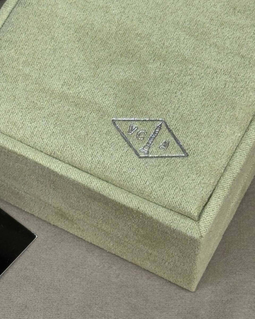 Серьги Van Cleef & Arpels Vintage Alhambra (Rose gold/White) — изображение 9