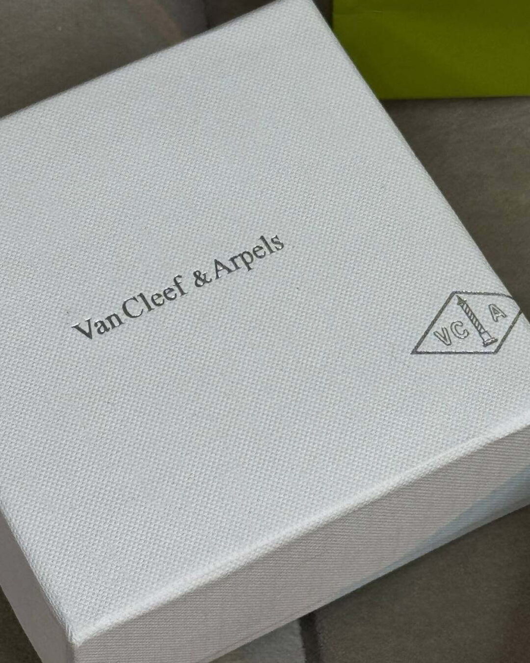 Серьги Van Cleef & Arpels Vintage Alhambra (Rose gold/White) — изображение 10