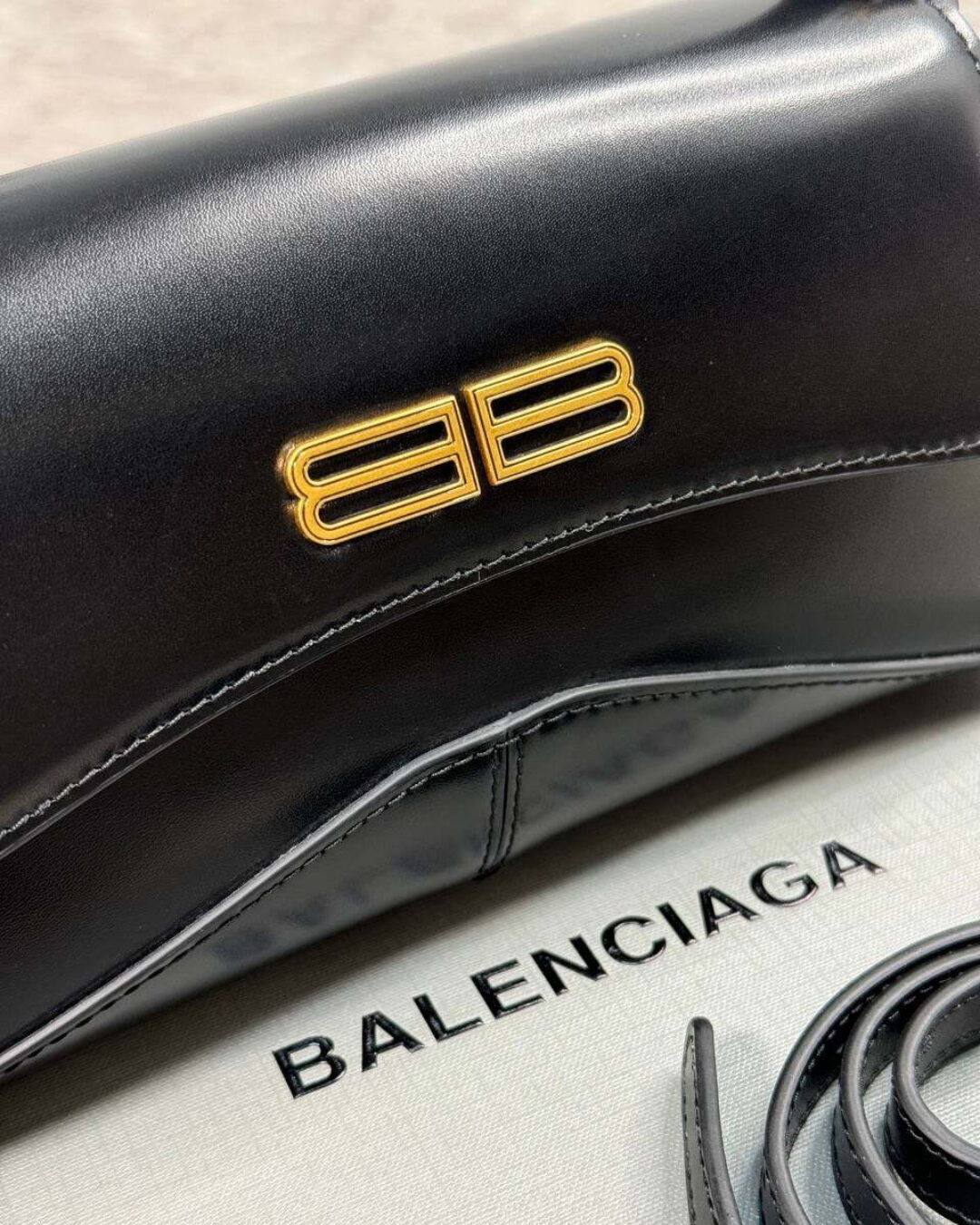 Сумка Balenciaga Hourglass — изображение 5