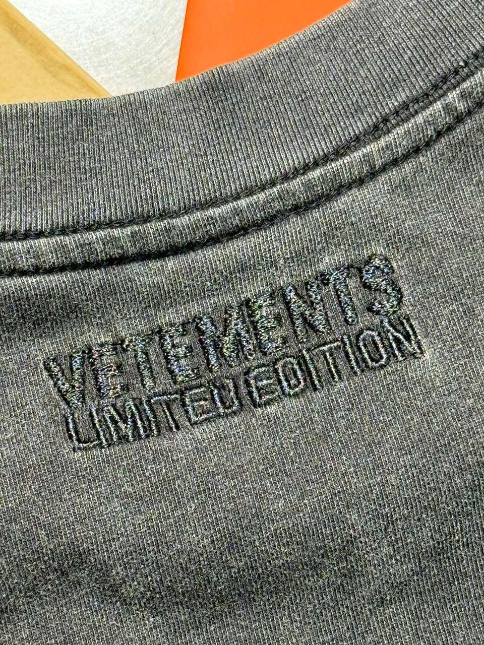 Футболка Vetements A Lot Of Money — фото 10