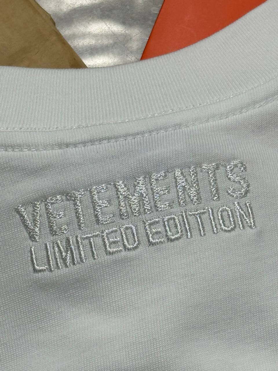 Футболка Vetements Kiss Me Baby — фото 10