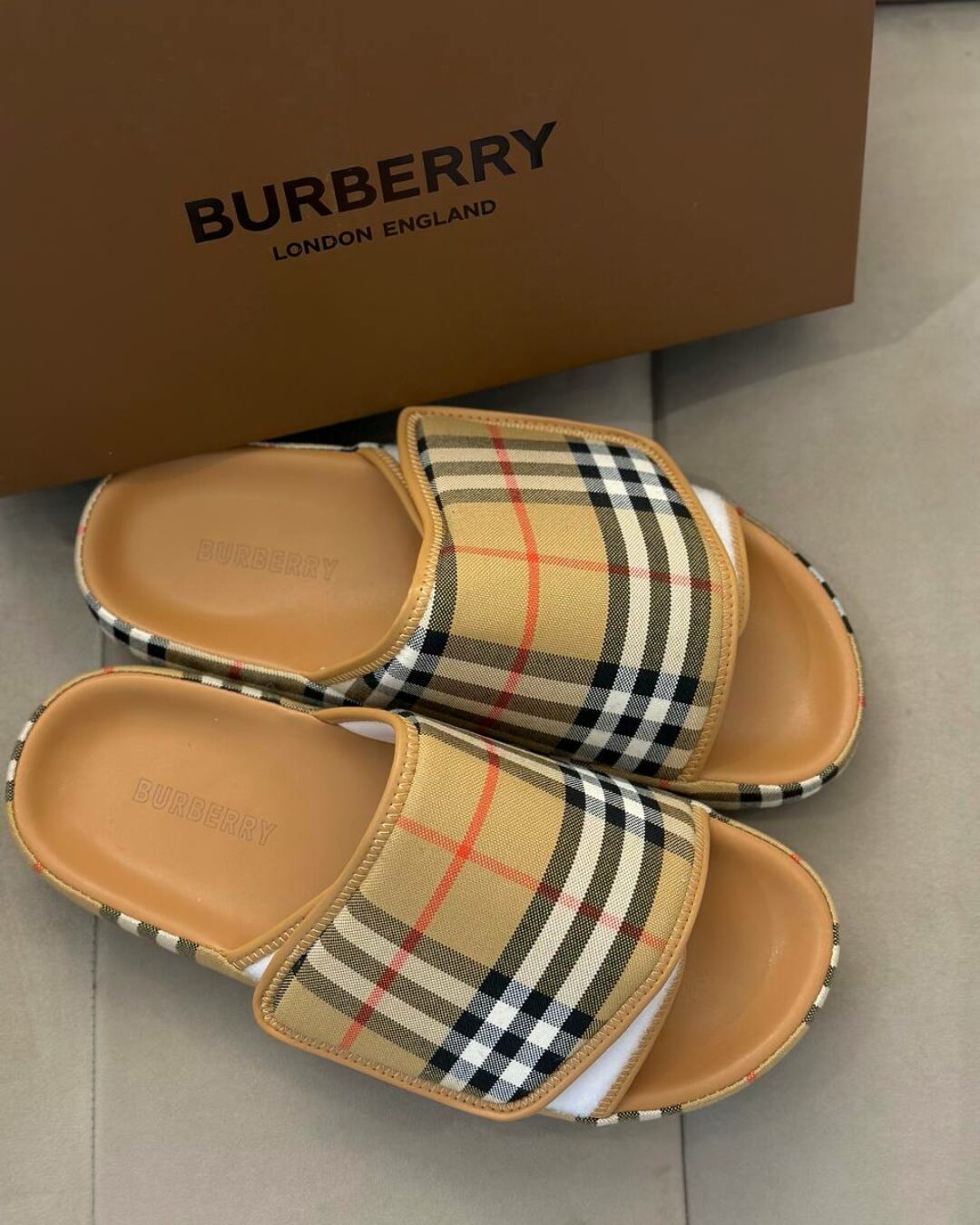 Тапки Burberry — изображение 10