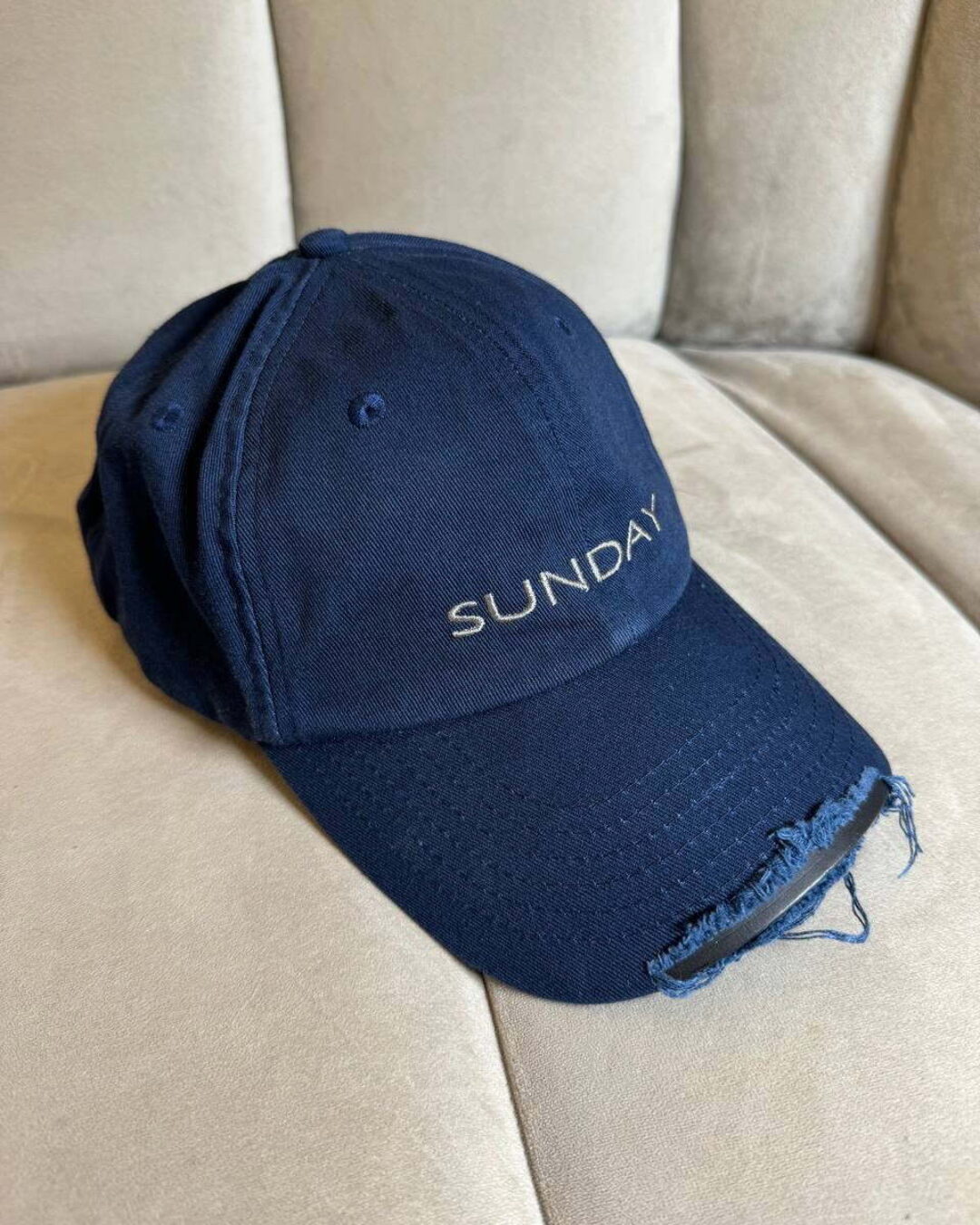 Кепка Vetements x Reebok — изображение 2