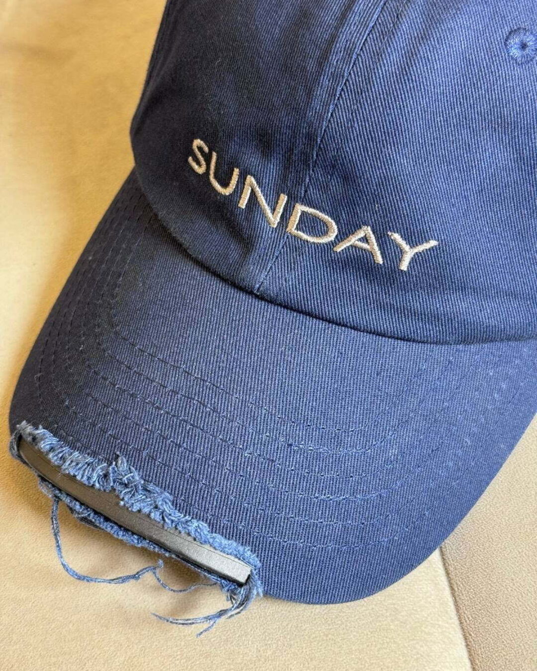 Кепка Vetements x Reebok — изображение 5