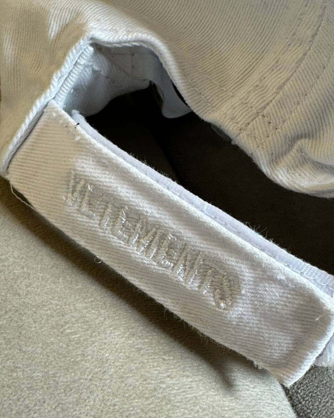 Кепка Vetements x Reebok — изображение 8