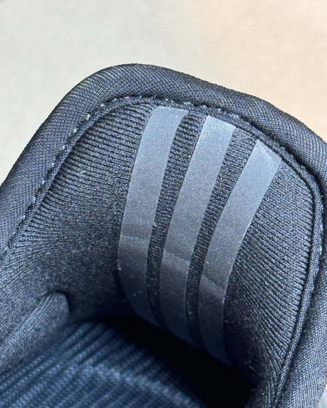 Yeezy 350 V2 Dazzling Blue — изображение 5