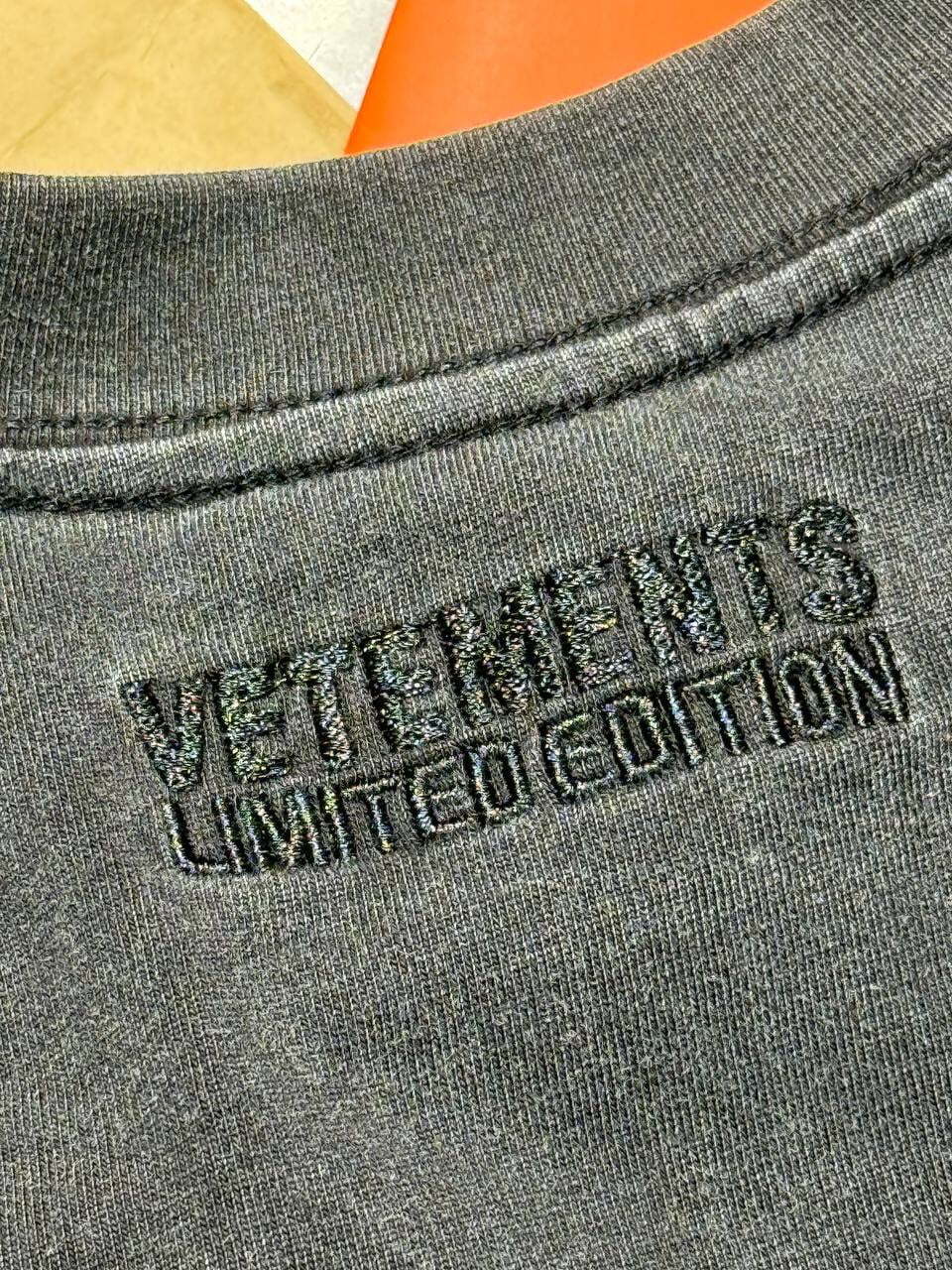 Футболка Vetements Crest — фото 11