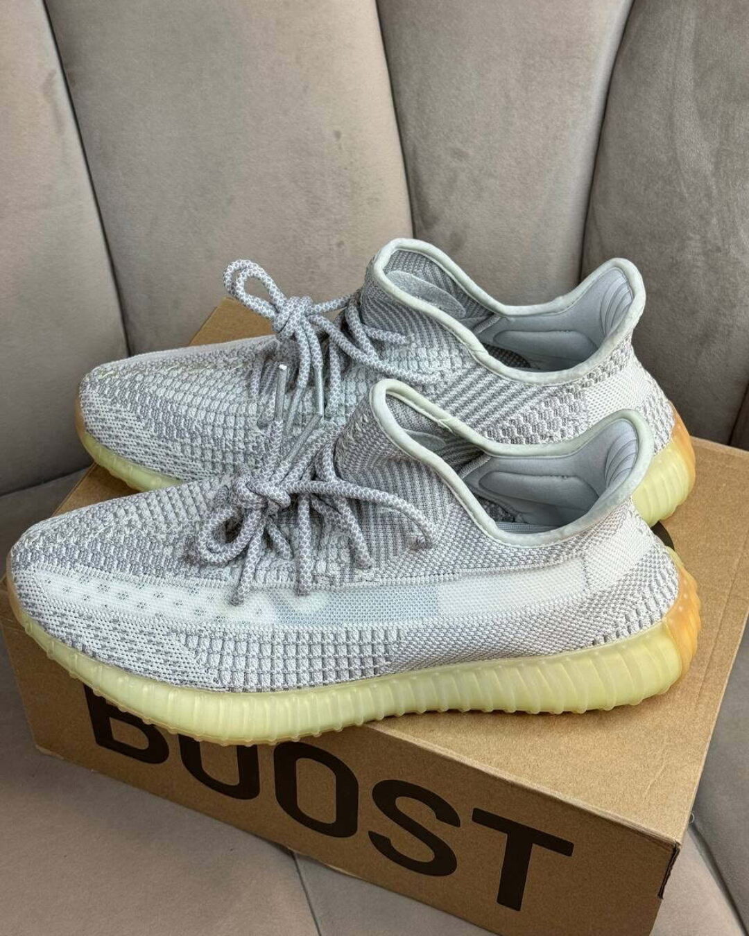 Yeezy 350 V2 Yeshaya — изображение 2