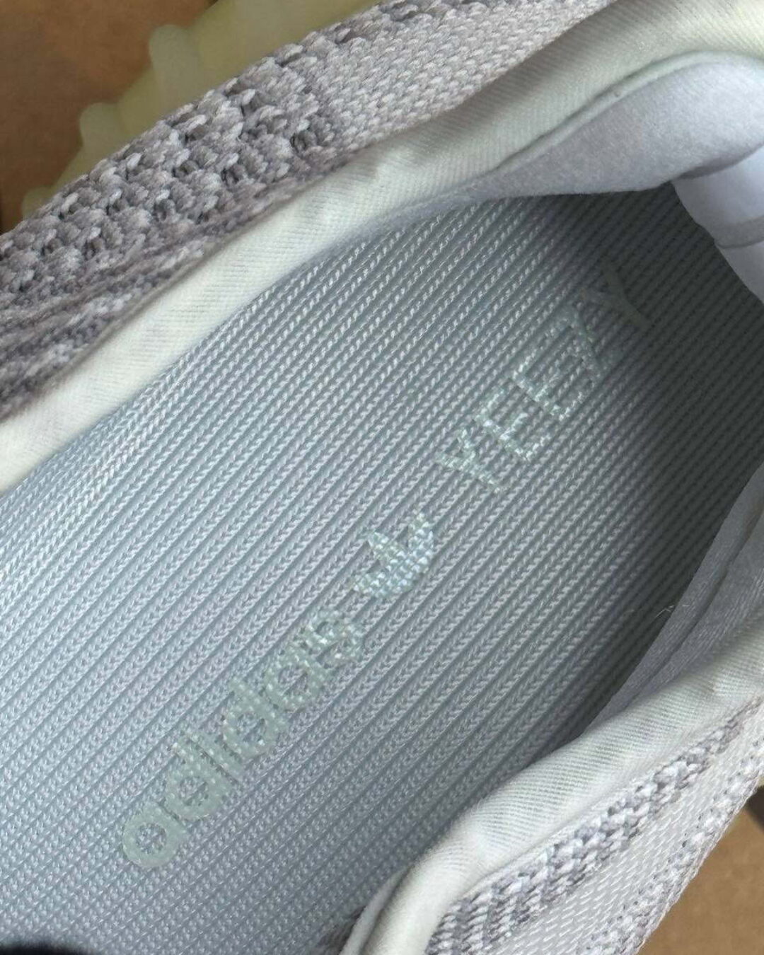 Yeezy 350 V2 Yeshaya — изображение 6