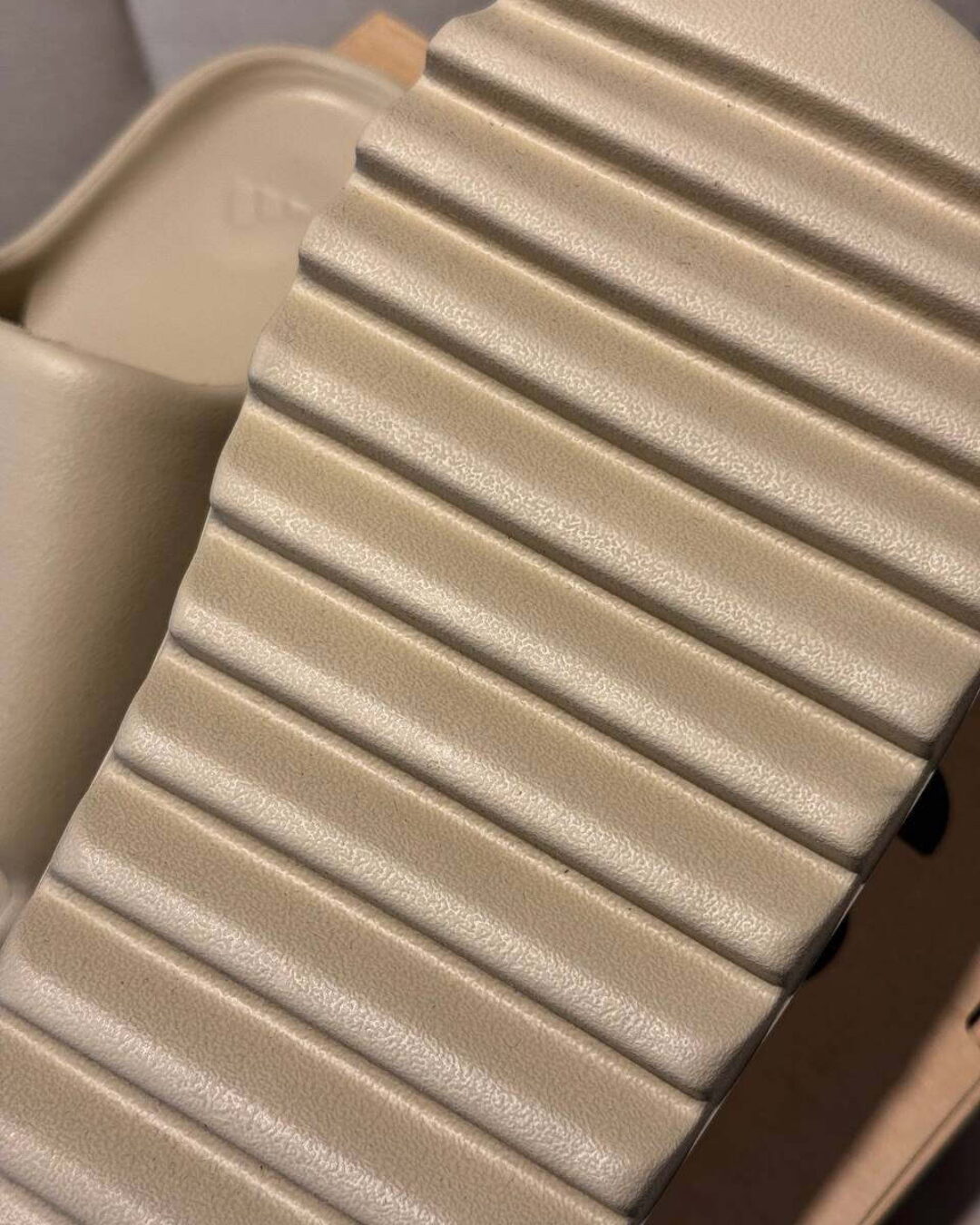 Yeezy Slide "Pure" — изображение 6