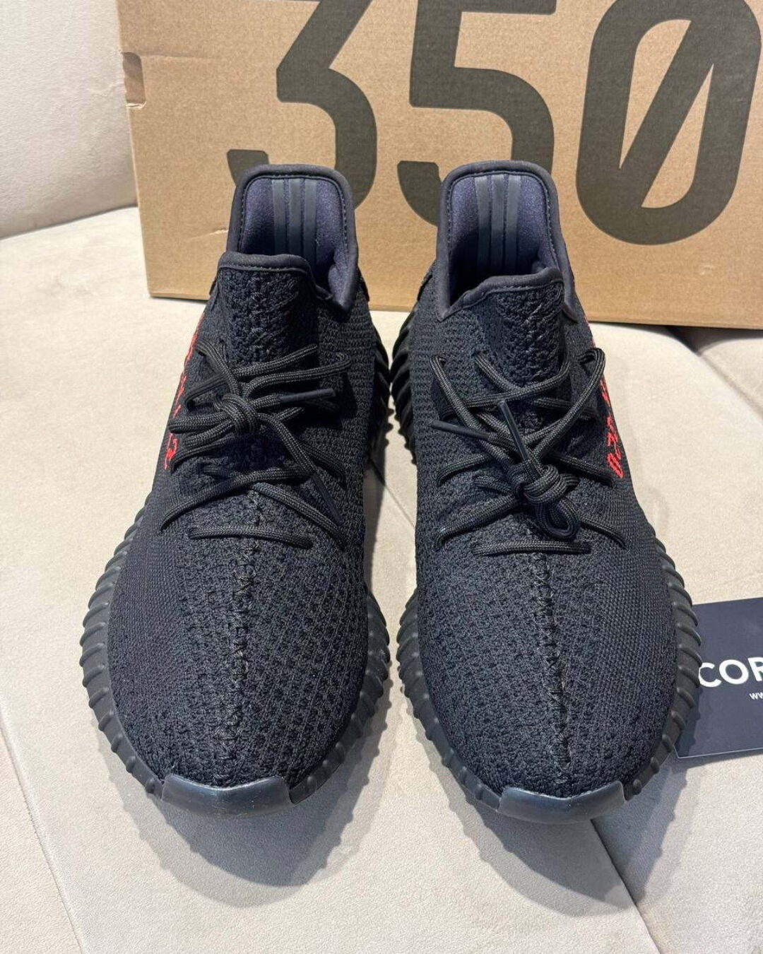 Yeezy 350 V2 Black Red — изображение 2