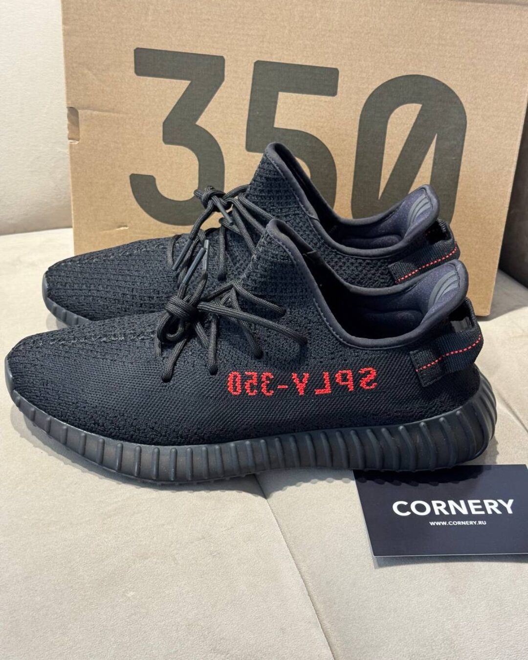 Yeezy 350 V2 Black Red — изображение 3