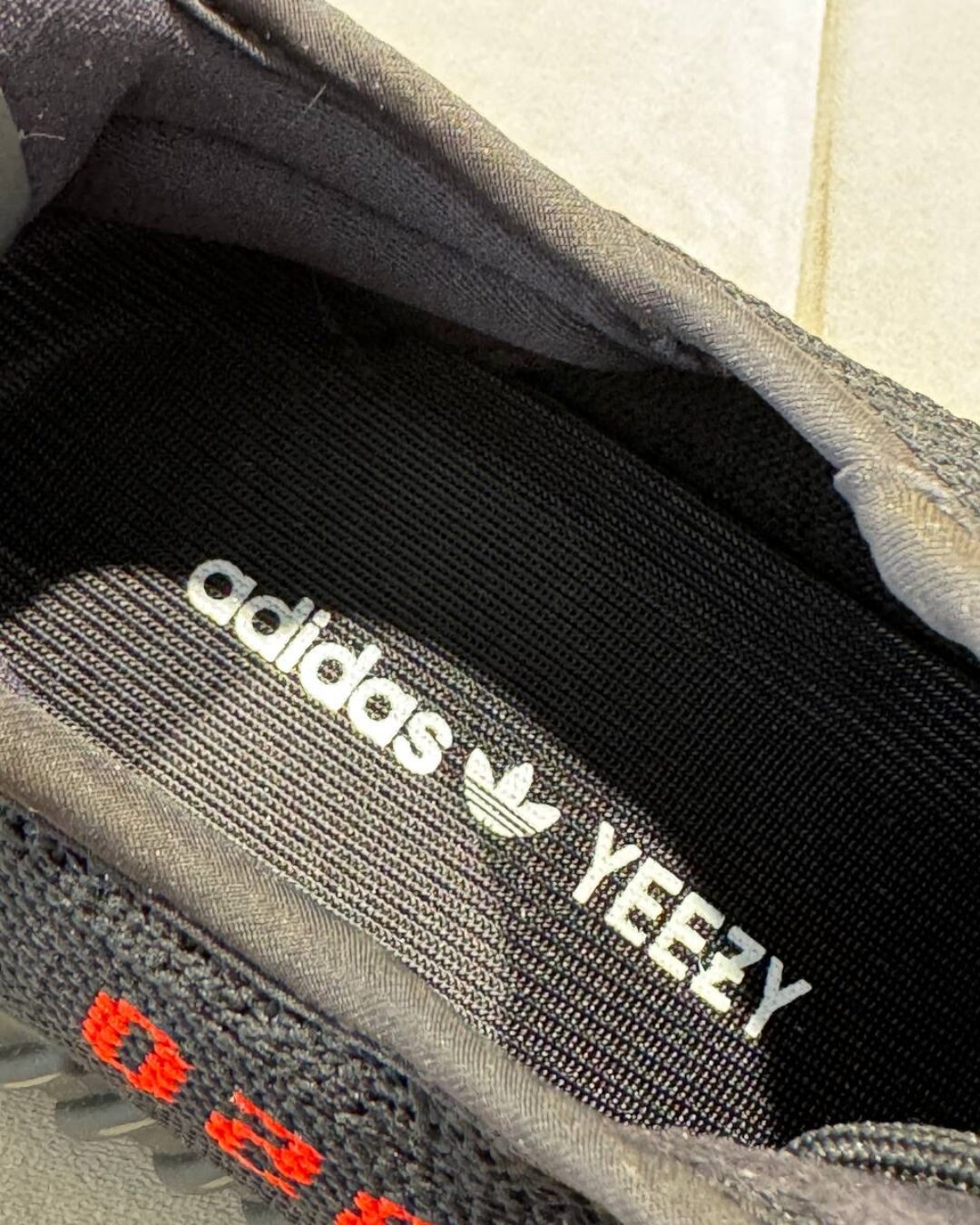 Yeezy 350 V2 Black Red — изображение 7