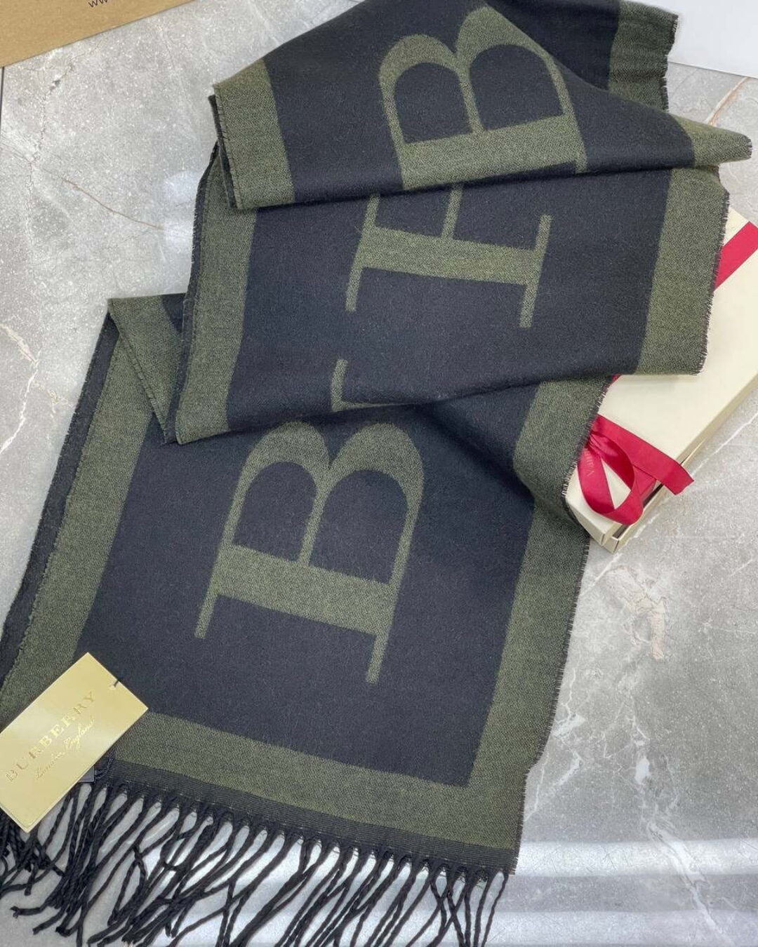 Шарф Burberry — изображение 6