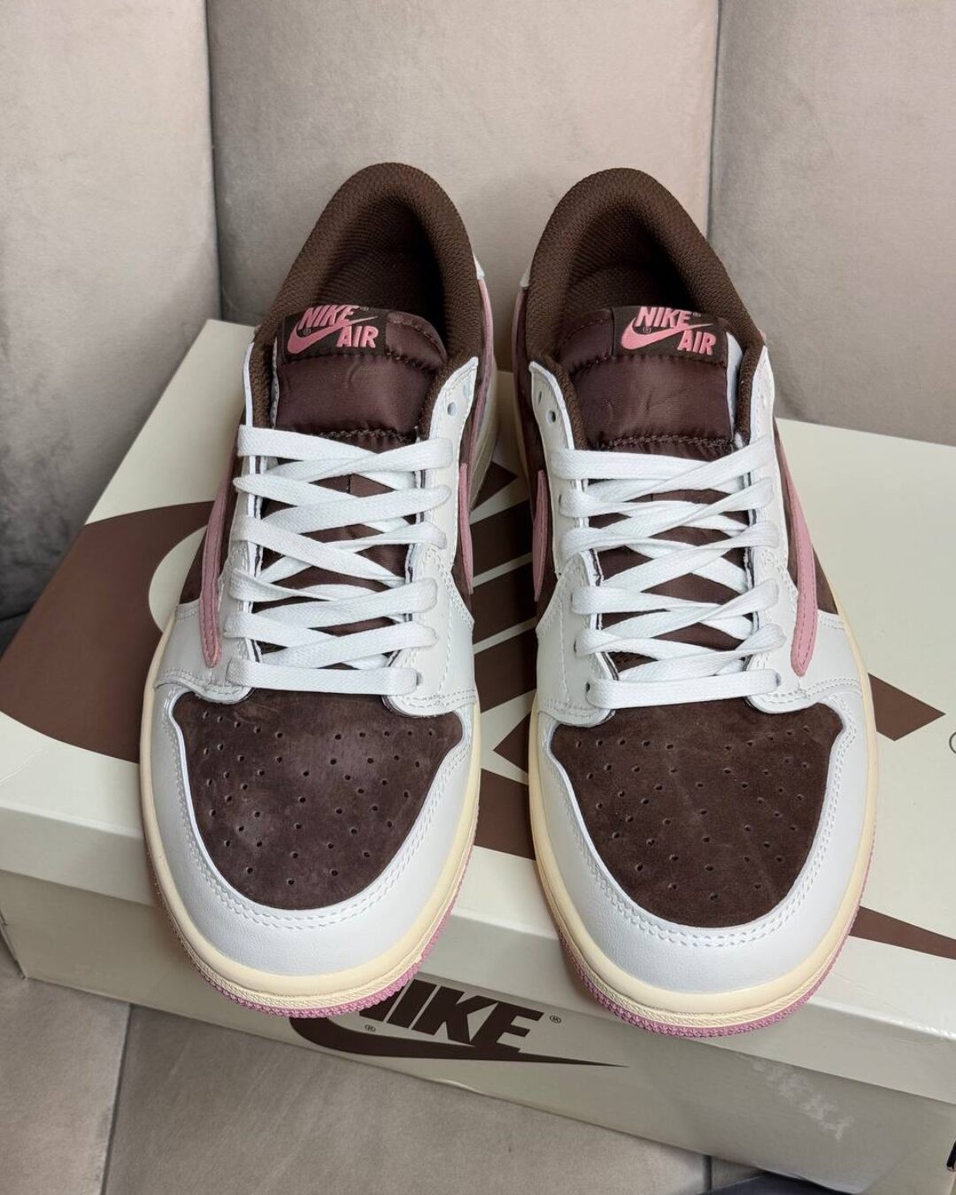 Кеды Nike Travis Scott x Air Jordan 1 Dark Pony — изображение 2