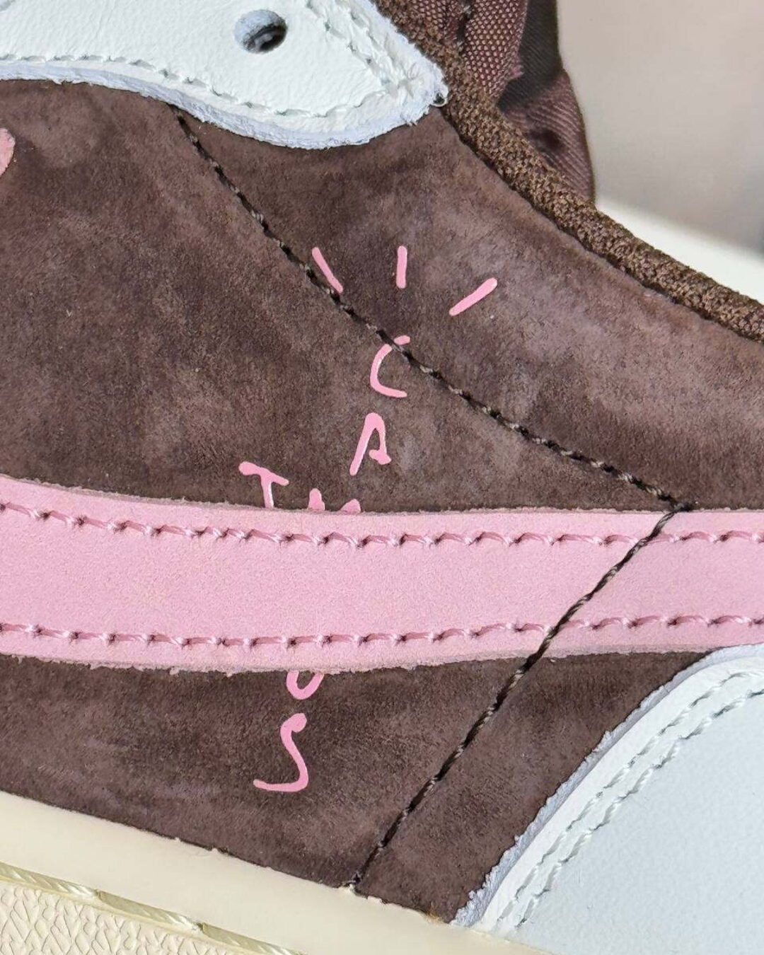 Кеды Travis Scott x Air Jordan 1 Pink Oxford — изображение 4