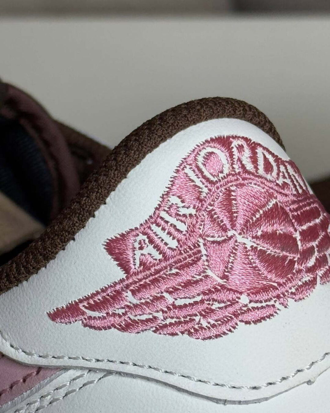 Кеды Travis Scott x Air Jordan 1 Pink Oxford — изображение 5