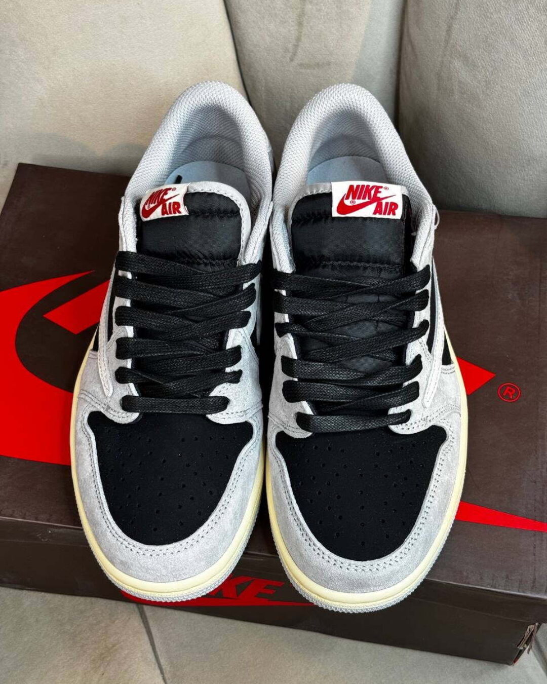 Кеды Travis Scott x Air Jordan 1 Smoke Grey — изображение 4