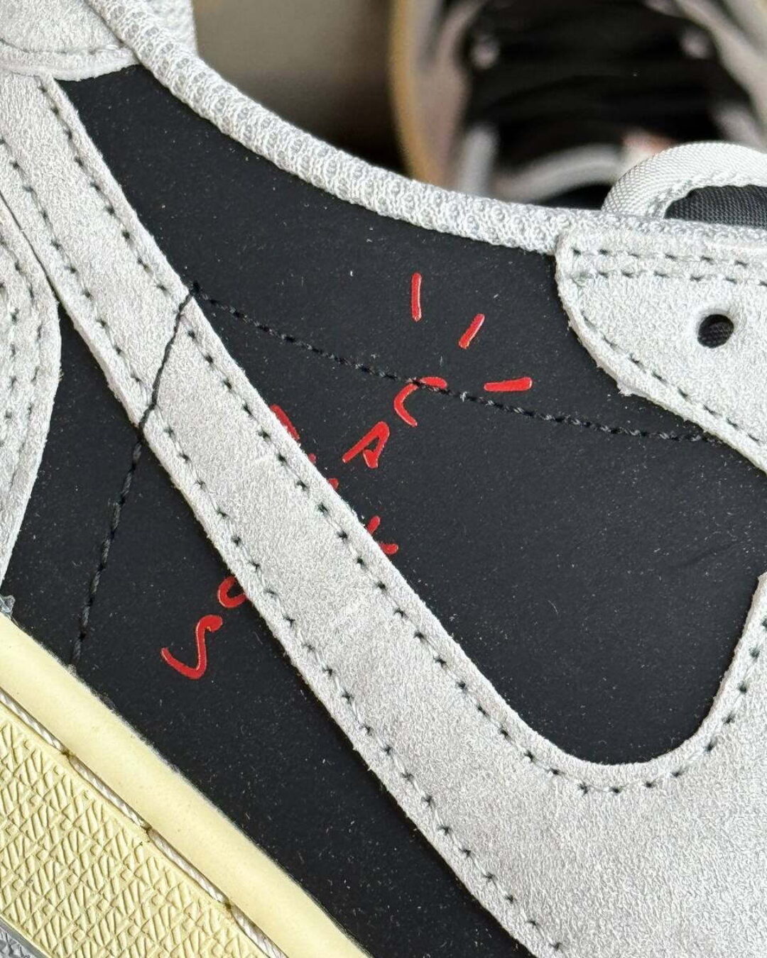 Кеды Travis Scott x Air Jordan 1 Smoke Grey — изображение 5