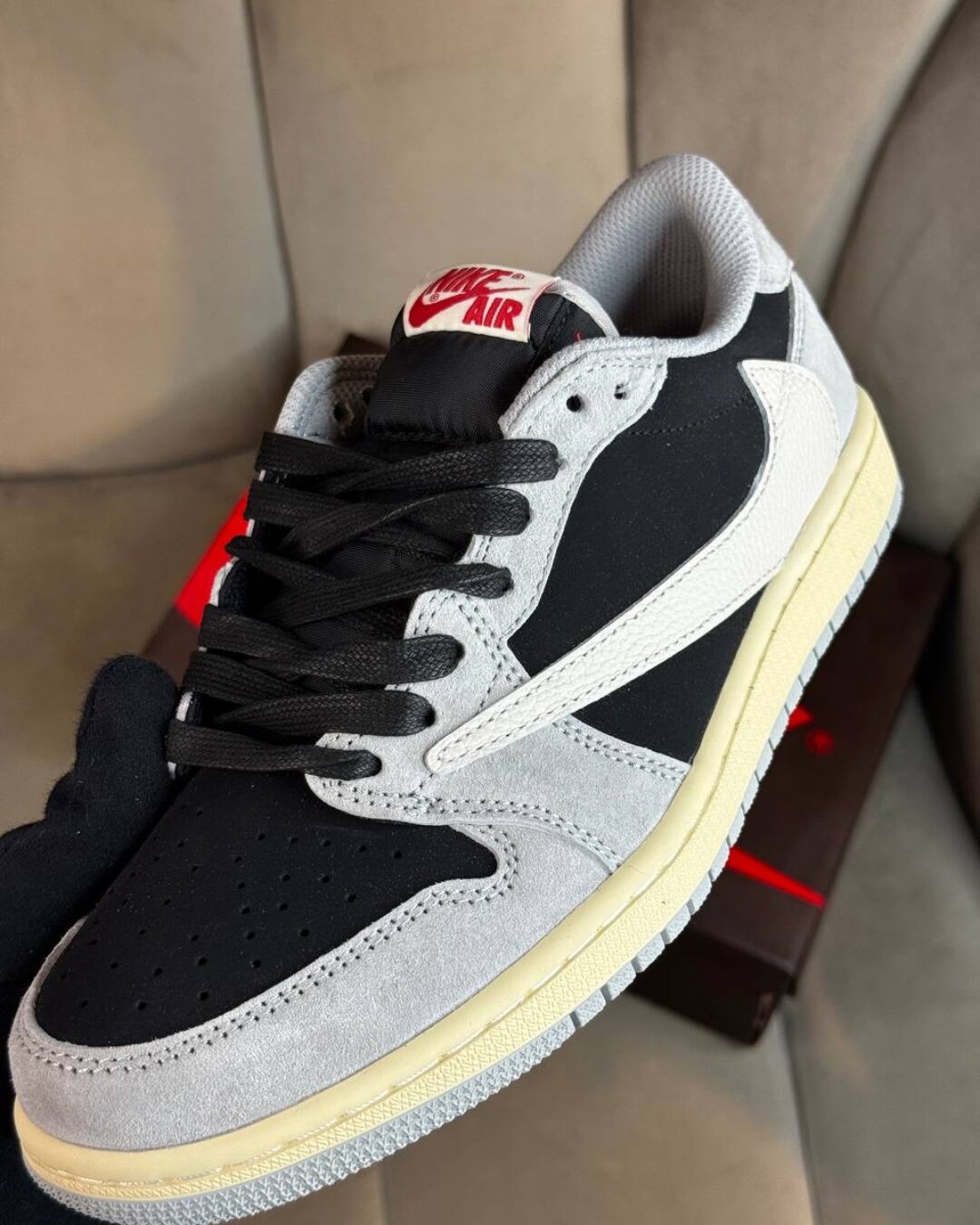 Кеды Travis Scott x Air Jordan 1 Smoke Grey — изображение 8