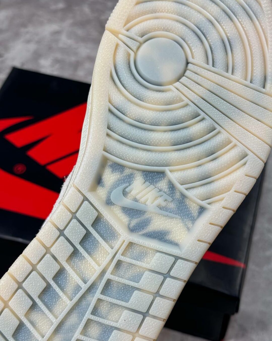 Кеды Air Jordan Give Them Flowers — изображение 9