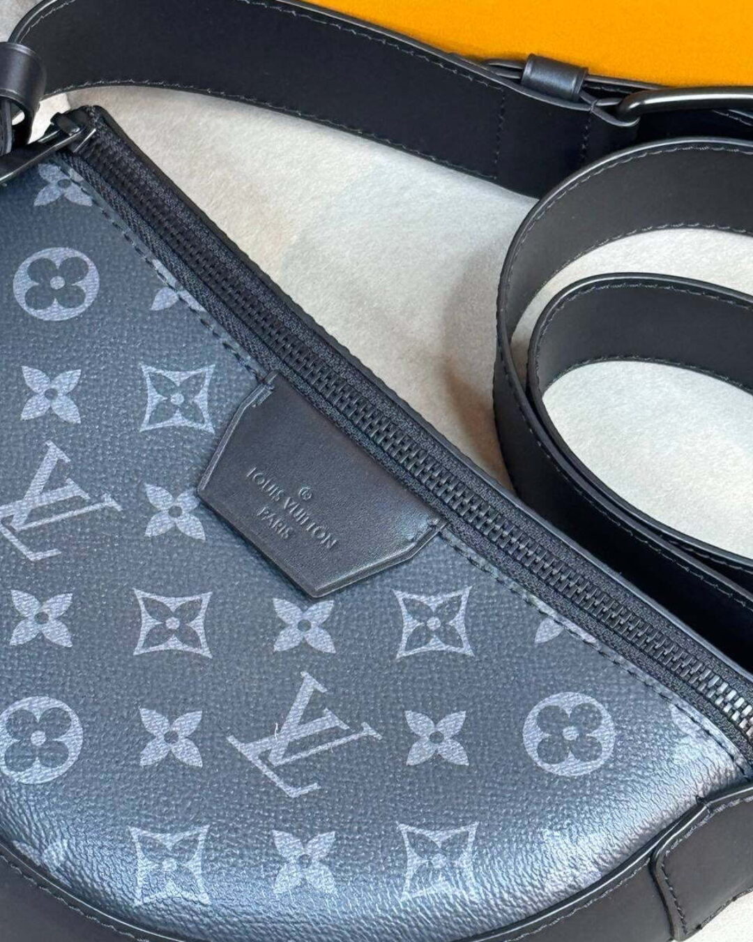 Сумка Louis Vuitton Moon Crossbody — изображение 4