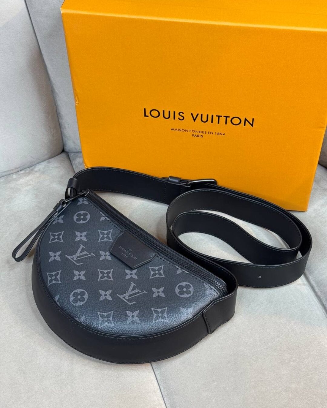 Сумка Louis Vuitton Moon Crossbody — изображение 6