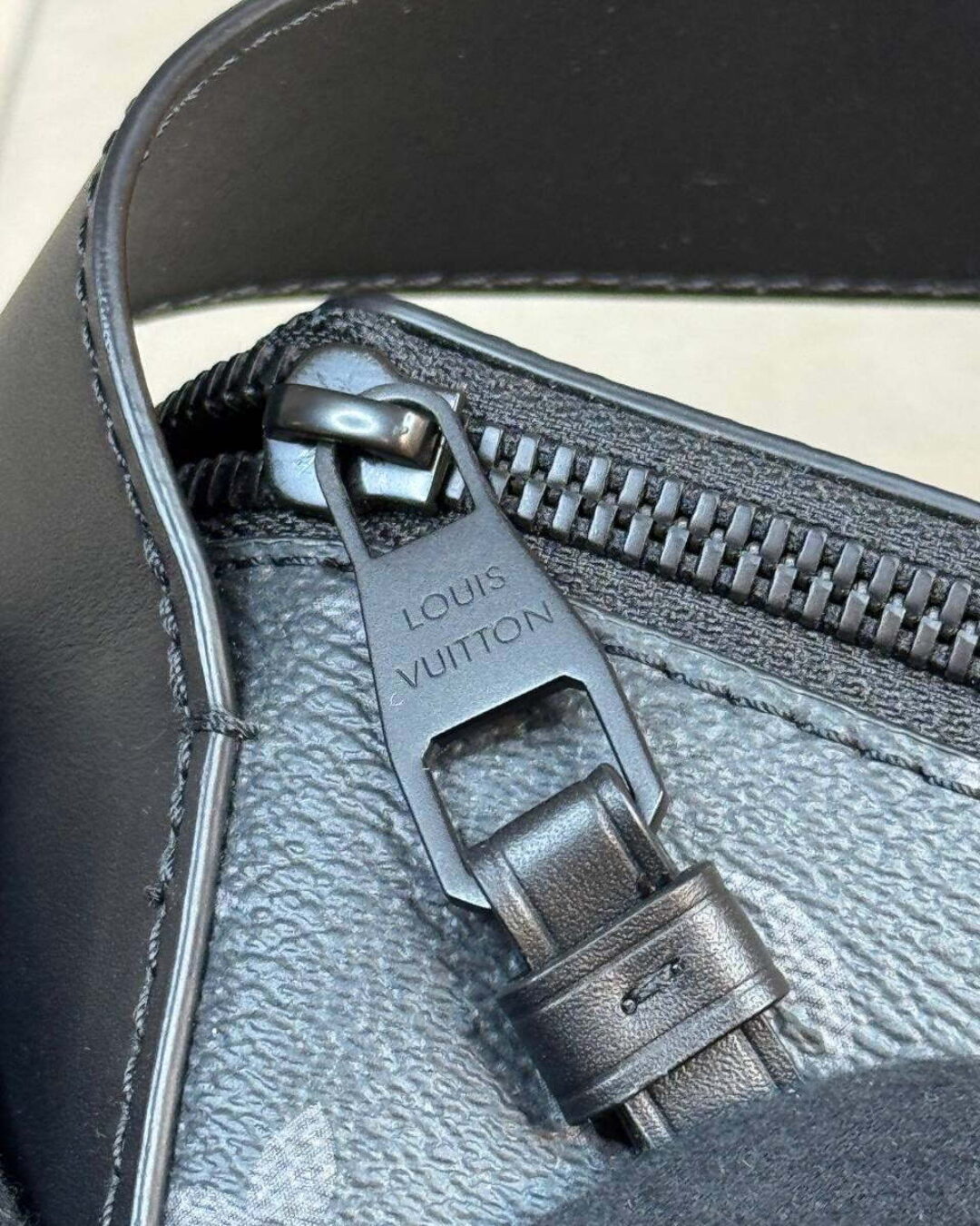 Сумка Louis Vuitton Moon Crossbody — изображение 5