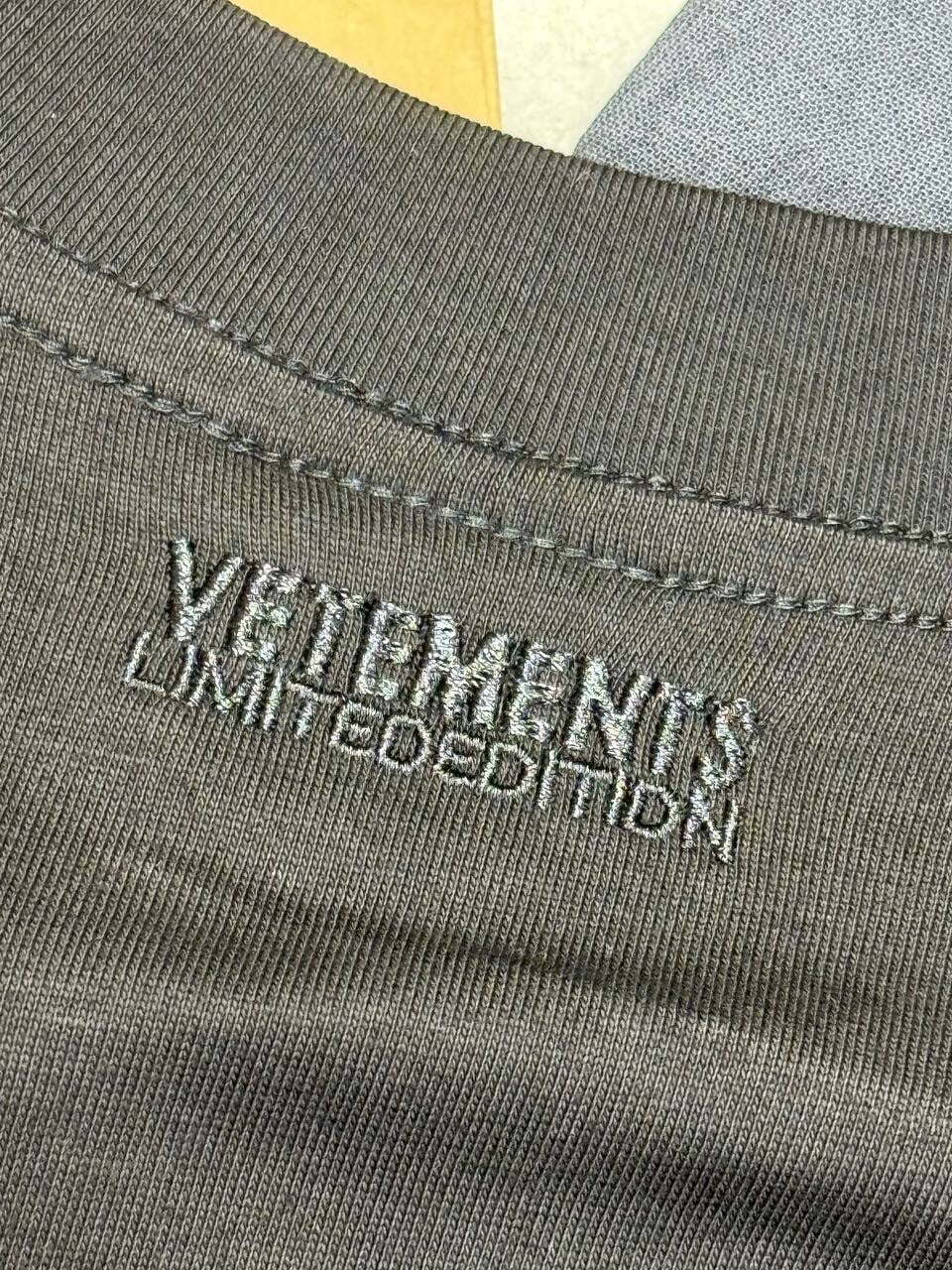 Футболка Vetements Sticker — фото 10