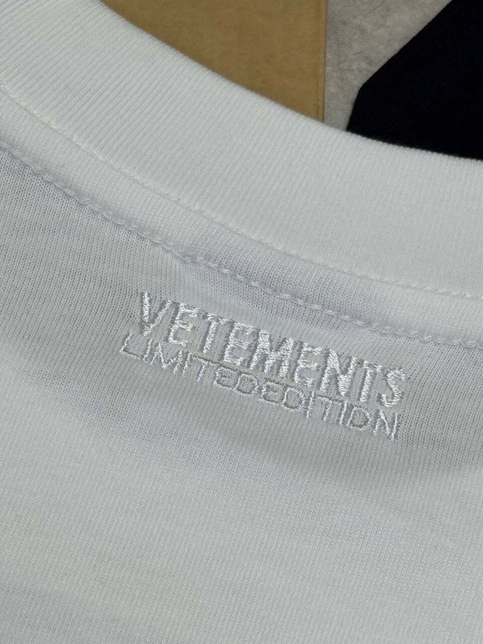 Футболка Vetements Sticker — фото 11