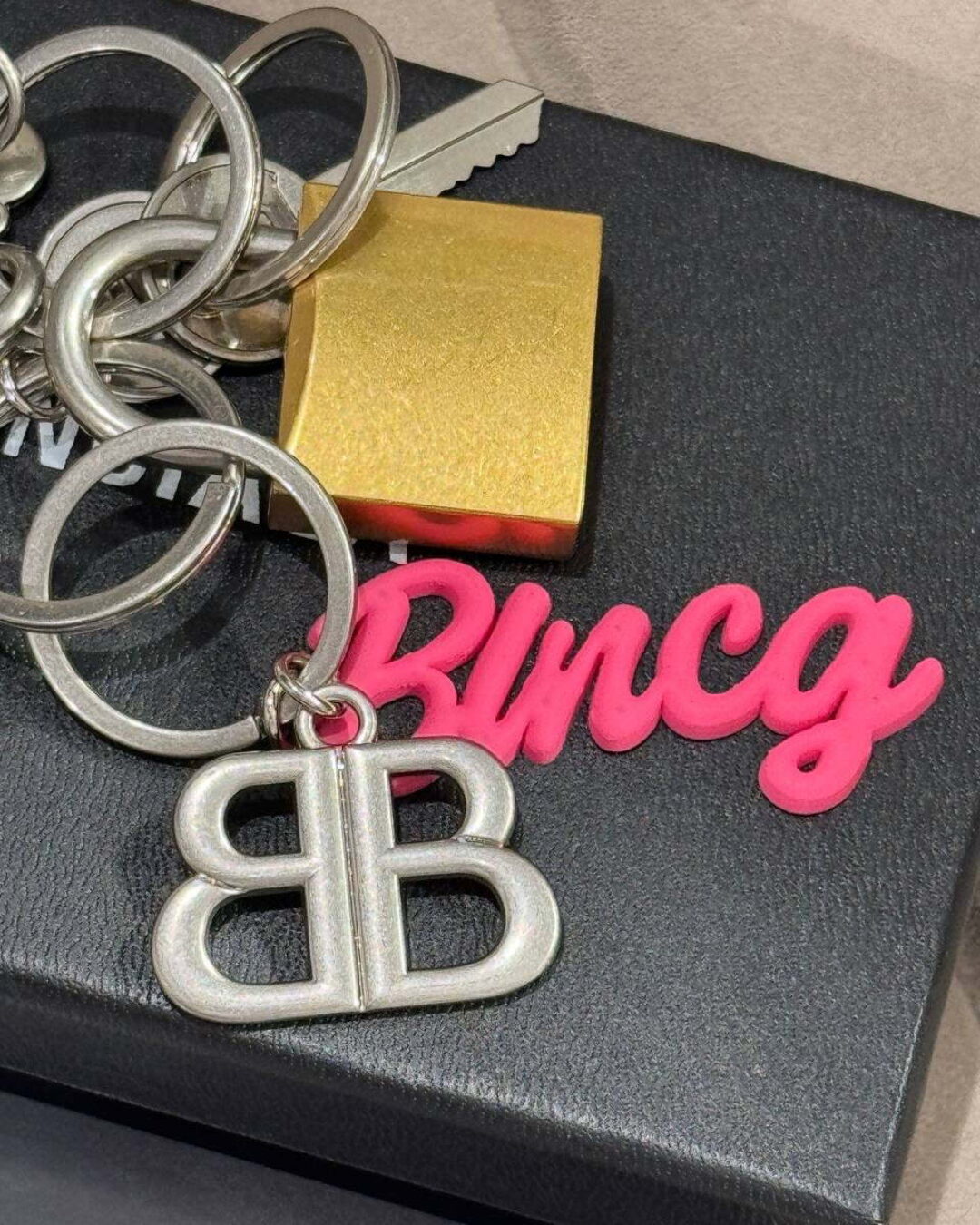 Брелок Balenciaga — изображение 2