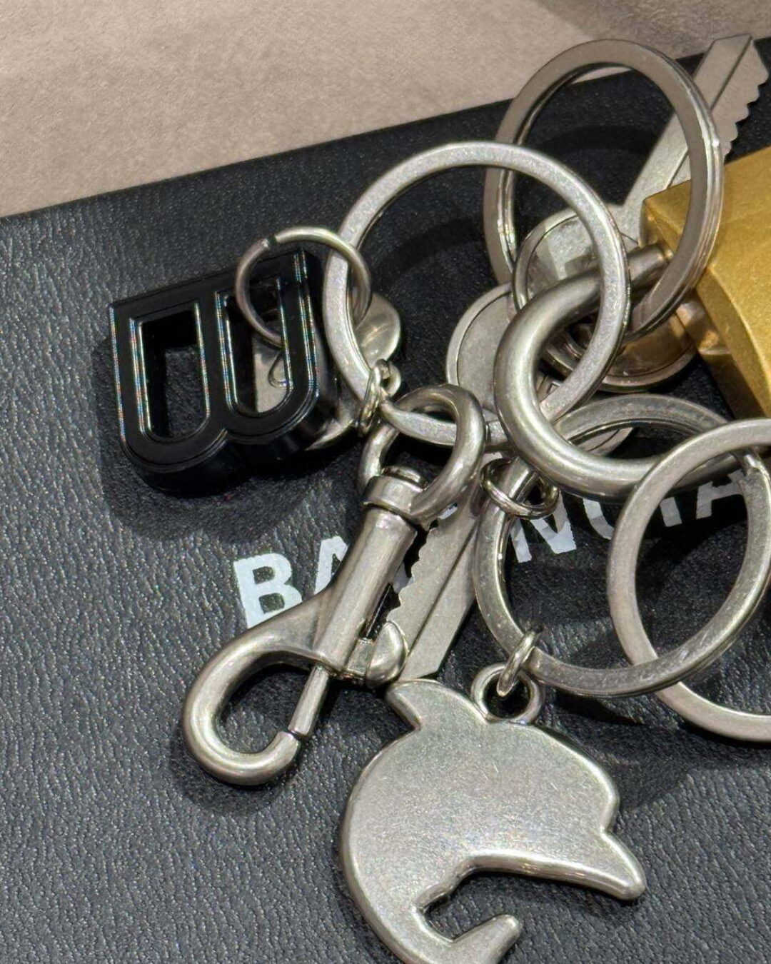 Брелок Balenciaga — изображение 3