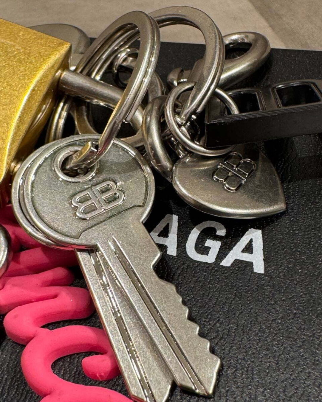 Брелок Balenciaga — изображение 5
