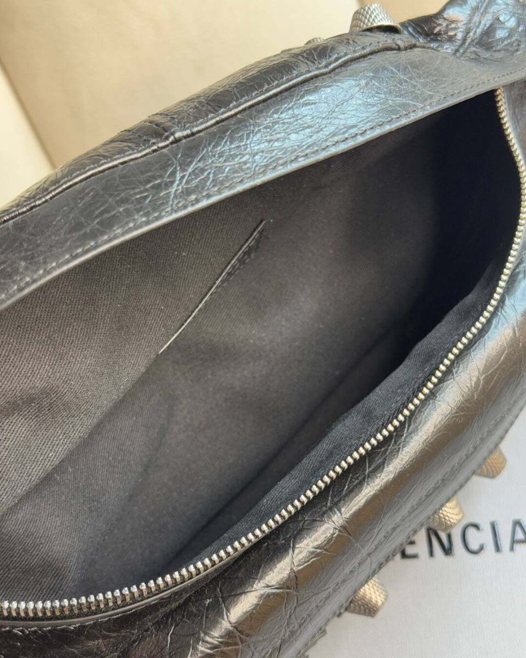 Сумка Balenciaga Le Cagole — изображение 9