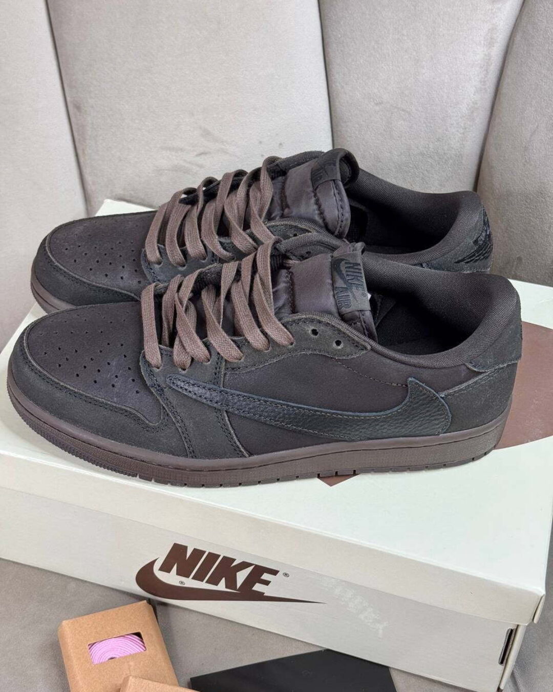 Кеды Nike Travis Scott x Air Jordan 1 Velvet Brown — изображение 4