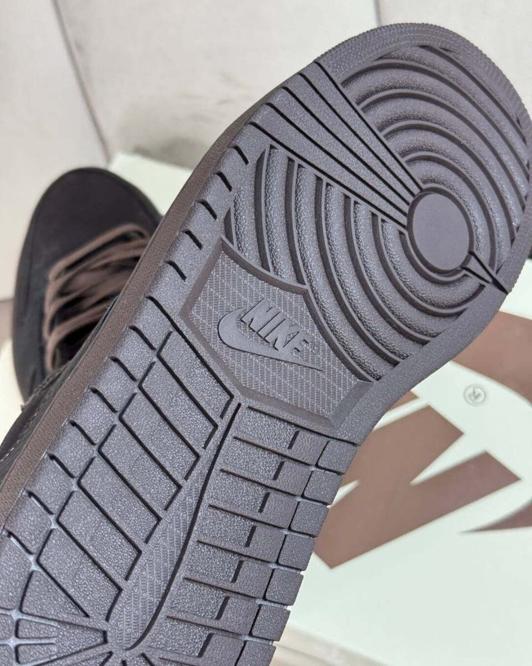 Кеды Nike Travis Scott x Air Jordan 1 Velvet Brown — изображение 7