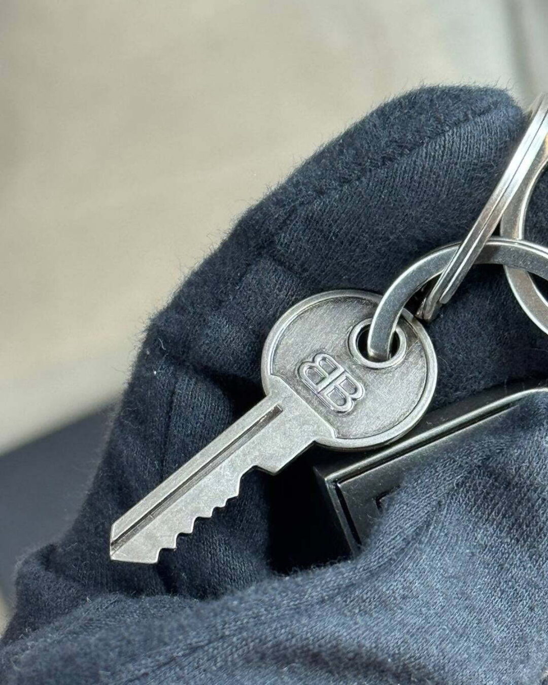 Брелок Balenciaga — изображение 4