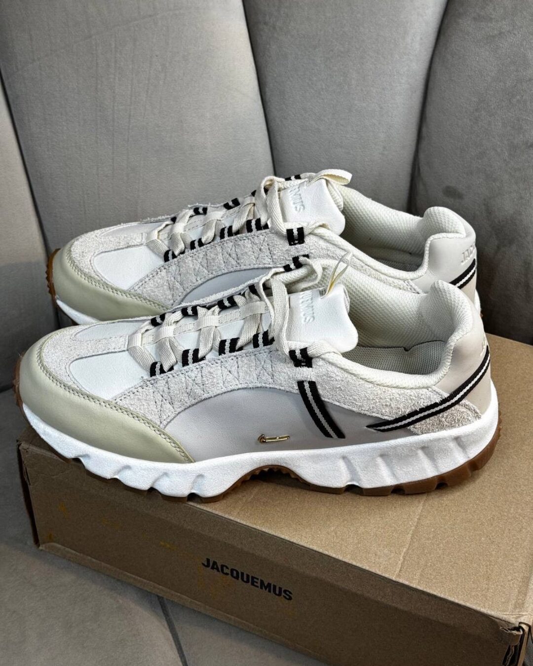 Кроссовки Nike Air Humara LX x Jacquemus — изображение 5