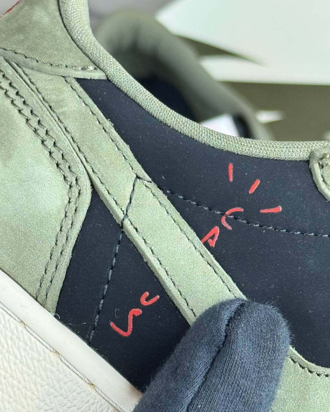 Кеды Travis Scott x Air Jordan 1 Black Olive — изображение 8