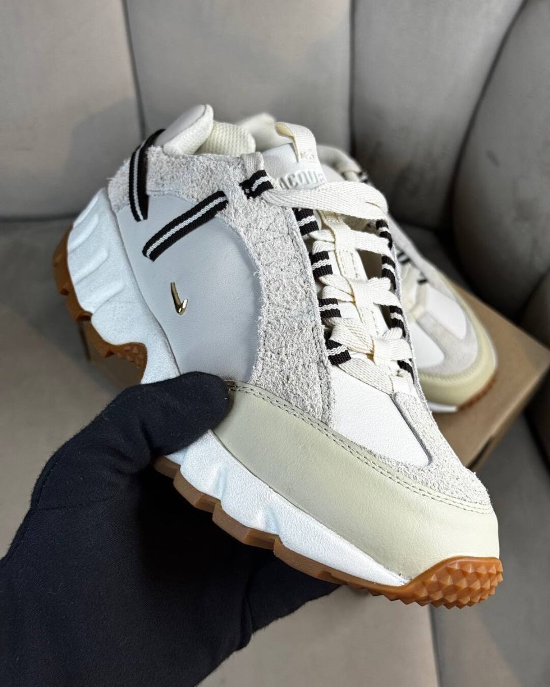 Кроссовки Nike Air Humara LX x Jacquemus — изображение 4