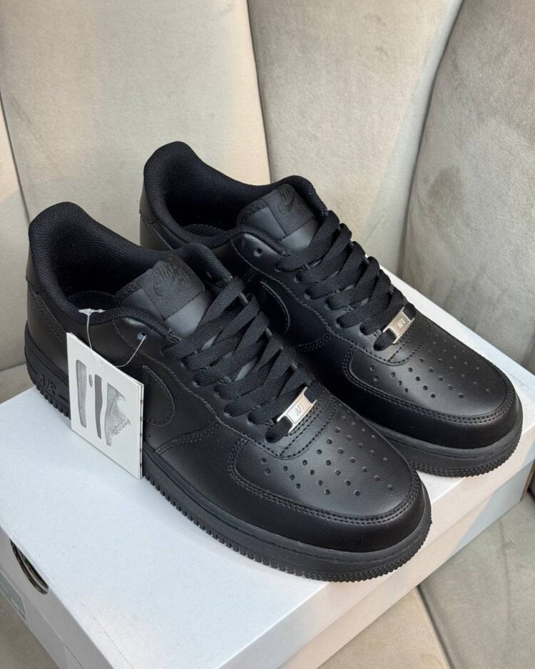 Кроссовки Nike Air Force 1 Low Triple Black — фото 1
