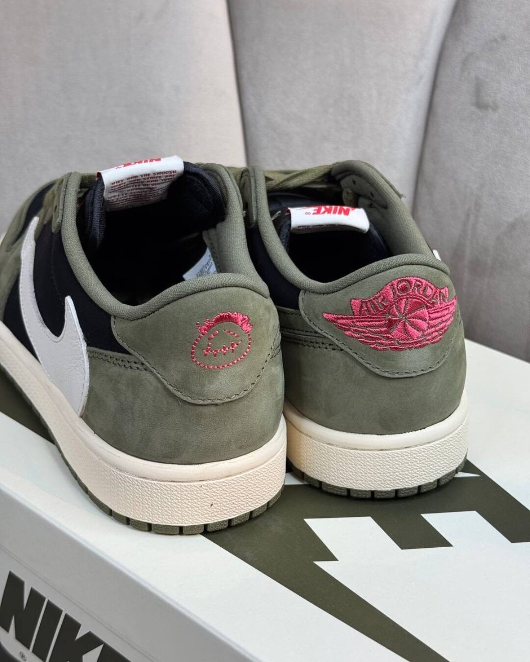 Кеды Travis Scott x Air Jordan 1 Black Olive — изображение 4