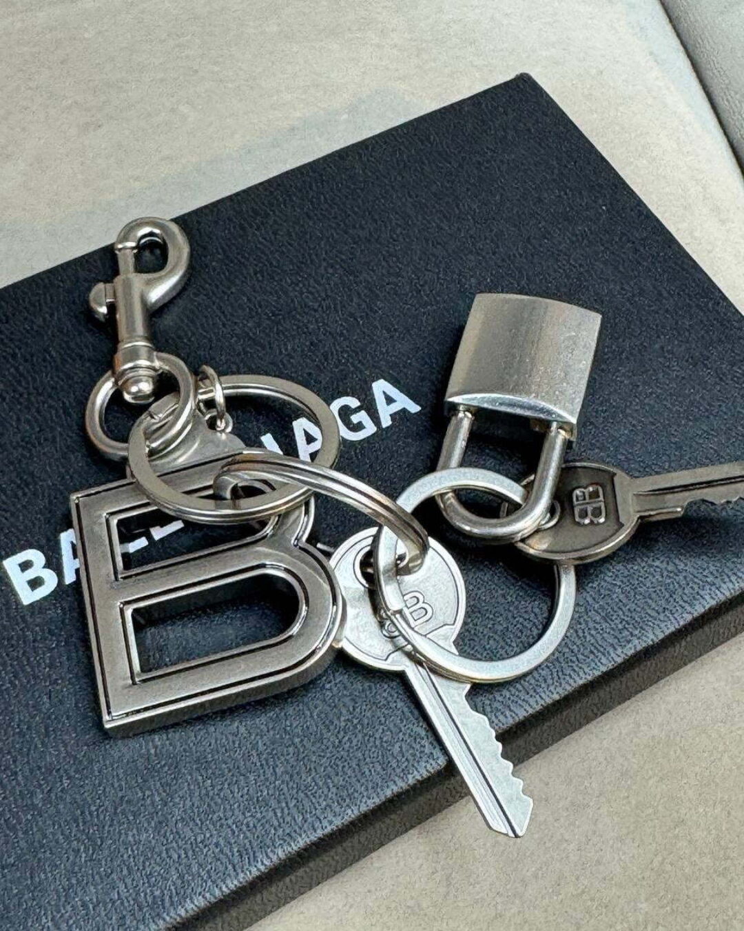 Брелок Balenciaga — изображение 9